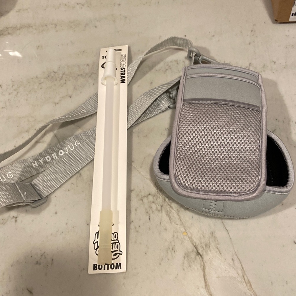 Hydrojug carrying case and straw